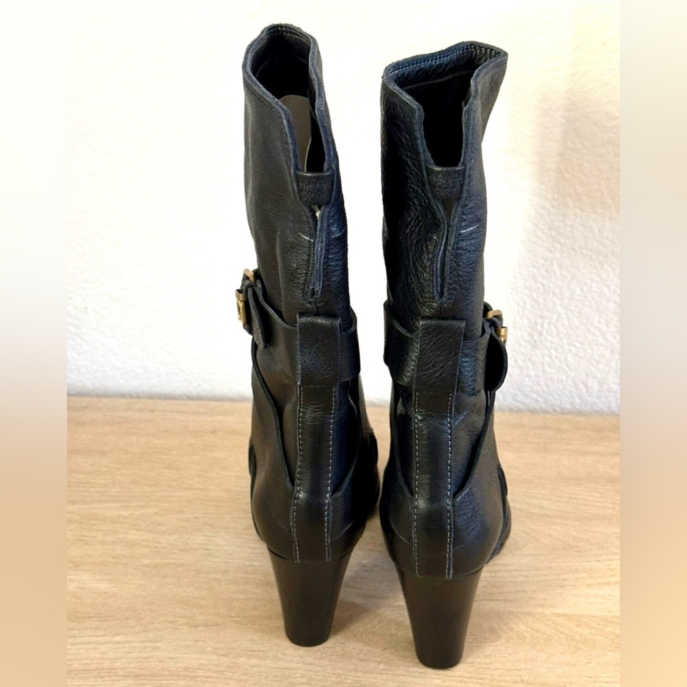 Chloe Black Leather Heeled Boots - Picture 10 of 10